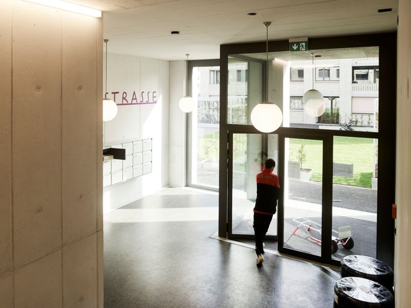 Wohnüberbauung Flo + Fleur, Thomasweg, Liebefeld – Päckli und Ankommen – Aebi & Vincent Architekten, Fotografie: Adrian Scheidegger